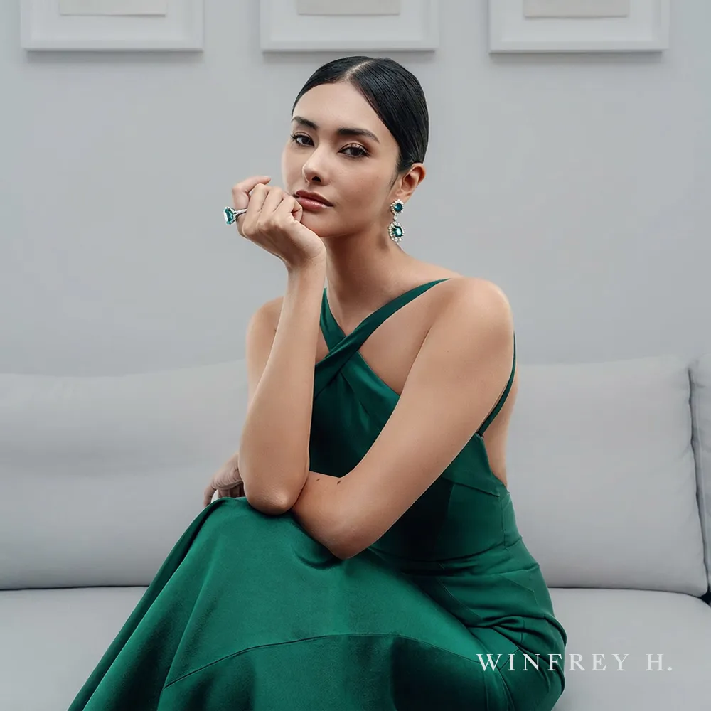 Model met diamanten sieraden van Winfrey H., campagnefotografie