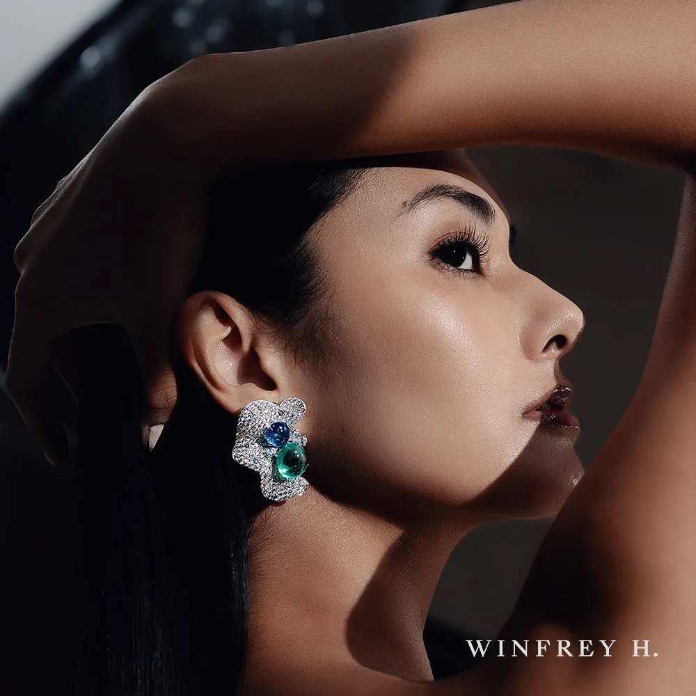 Model met diamanten sieraden van Winfrey H., campagnefotografie